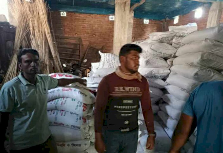 অবৈধ ভাবে সার পাচারকালে হাতেনাতে আটক