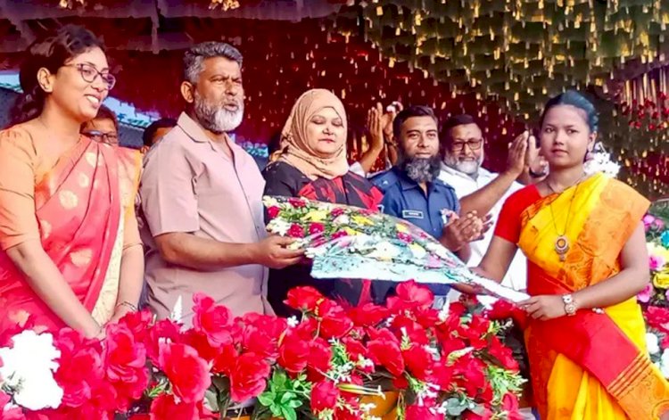 নওগাঁর মহাদেবপুর ডাকবাংলা মাঠে  উৎসবমূখর পরিবেশে ক্ষুদ্র নৃগোষ্ঠী আদিবাসীদের ঐতিহ্যবাহী কারাম উৎসব অনুষ্ঠিত