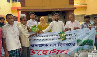 কেশবপুরে ক্ষুদ্র ও প্রান্তিক কৃষকদের মাঝে  বিনামূল্যে বীজ ও সার বিতরণ