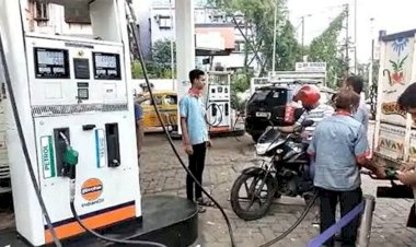 রাজশাহীতে টোকেনে তেল দেয়া হচ্ছে