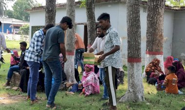 কেশবপুরে ছাত্রদলের আয়োজনে পরীক্ষার্থীদের অভিভাবকদের মাঝে পানি ও বিস্কুট বিতরণ