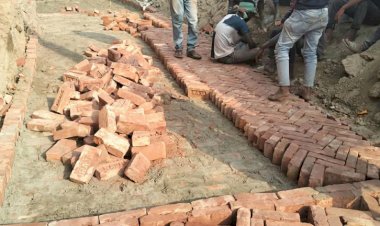 নওগাঁর মহাদেবপুর সাগরইলে কোটি টাকার রাস্তা নির্মাণে নিম্নমানের সামগ্রী ব্যবহারের অভিযোগ