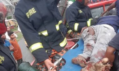 নরসিংদীর শিবপুরে কলেজের বাস ও পিকআপ সংঘর্ষ