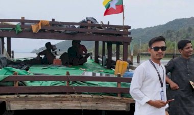 দীর্ঘ এক বছর পর টেকনাফ স্থলবন্দরে মিয়ানমারের কাঠবাহী  ট্রলার : সীমান্ত বাণিজ্যে নতুন আশার আলো