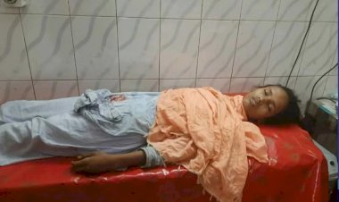 নওগাঁর নিয়ামতপুর বালাহৈর কলেজ ছাত্রী সুমনা গলায় ফাঁস দিয়ে আত্মহত্যা