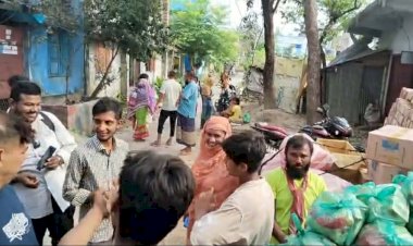 কেশবপুরে সাবেক কাউন্সিলর বাবু'র  ঈদ সামগ্রী বিতরণ