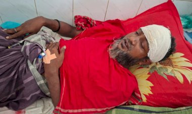 রাবেয়া পরিবহনের শ্রমিকদের বর্বরোচিত হামলা দৈনিক রাজবাড়ী কন্ঠের অফিস সহায়ক রক্তাক্ত