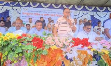 হোমনায় গরীব-অসহায় দুঃস্থ মানুষের মাঝে চাল ও নগদ অর্থ বিতরণ করলেন এমপি সেলিম ভূঁইয়া