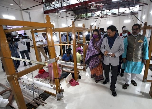 শিগগিরই মসলিন কাপড়ের বাণিজ্যিক উৎপাদন শুরু হবে বলে জানিয়েছেন বস্ত্র ও পাটমন্ত্রী গোলাম দস্তগীর গাজী।