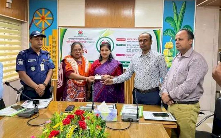 মনোহরদীতে স্মার্ট জাতীয় পরিচয়পত্র বিতরণের শুভ উদ্বোধন