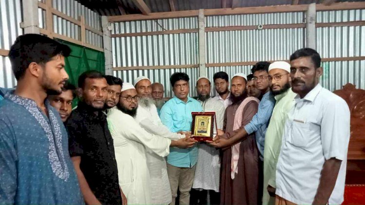 পাবনার লক্ষীকোলে যুগ্ম সচিব আবুল কাশেম সংবর্ধিত