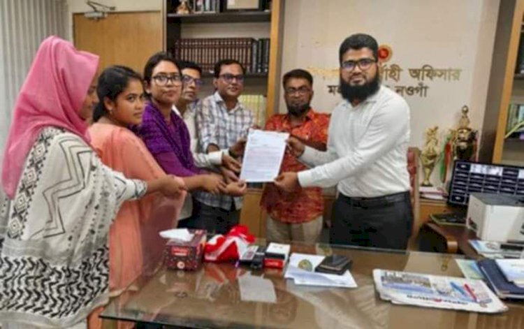 নওগাঁর মহাদেবপুরে প্রাথমিক সহকারি শিক্ষকদের১০ম গ্রেড প্রদানের দাবীতে প্রধান উপদেষ্টা বরাবর   স্মারকলিপি