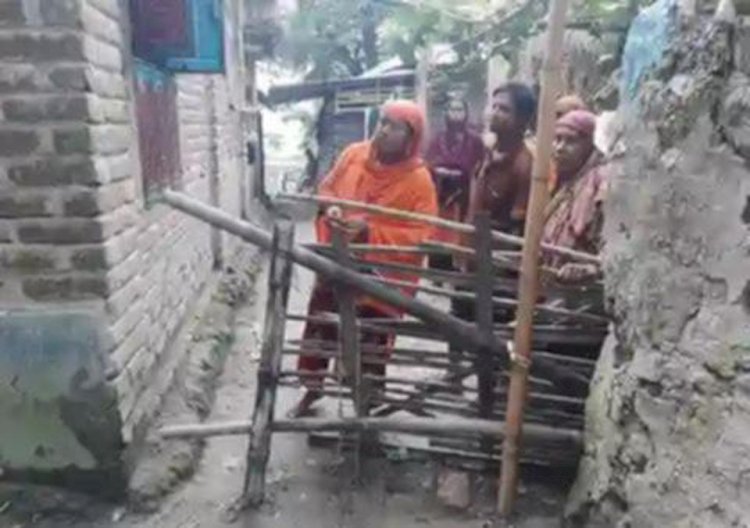 নওগাঁর কৃষ্ণপুর গ্রামের প্রায়  একমাস যাবত ৫টি পরিবারকে অবরুদ্ধ