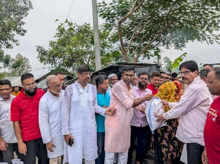 কেশবপুরে বন্যার্তদের মাঝে বিএনপি'র ত্রাণ  সামগ্রী বিতরণ