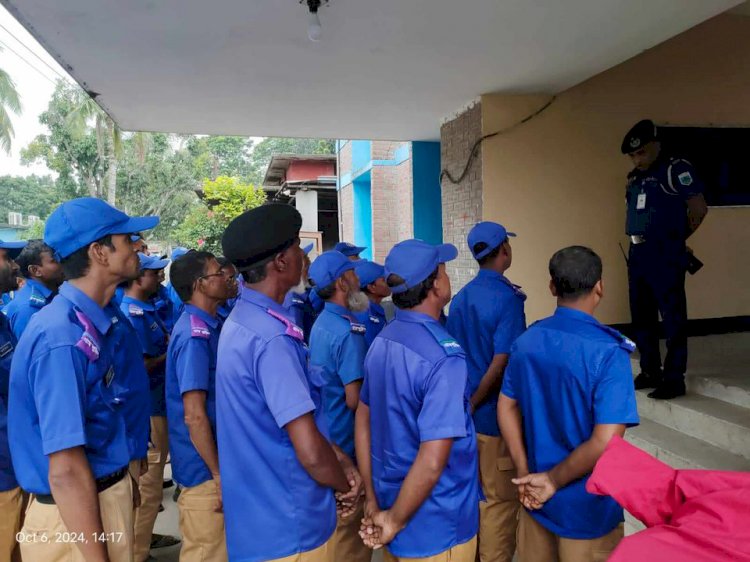 রাজশাহী মোহনপুরে পূজা মন্ডপের নিরাপত্তার লক্ষ্যে  গ্রাম-পুলিশদের  নিয়ে প্যারেড অনুষ্ঠিত হয়