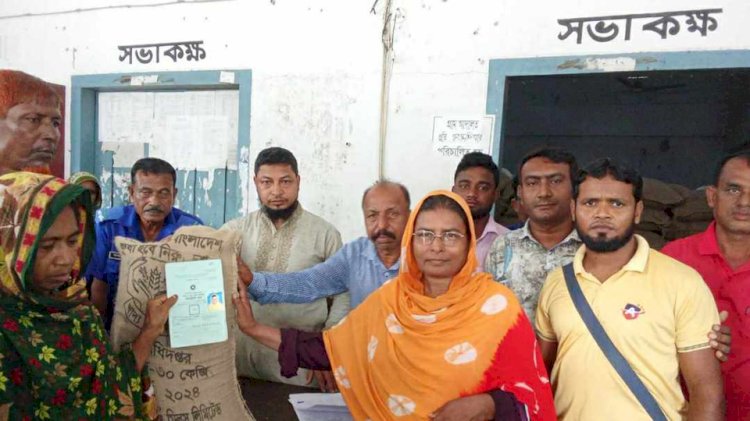 পাঁজিয়া ইউনিয়ন পরিষদে সেপ্টেম্বর/২৪  মাসের চাউল বিতরণ