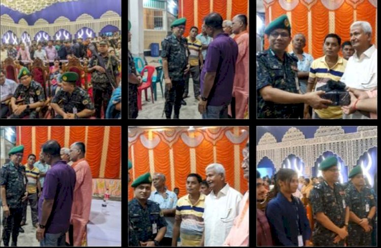 নাটোর উপ-মহাপরিচালক রফিকুল ইসলামের দূর্গা মন্দির পরিদর্শন