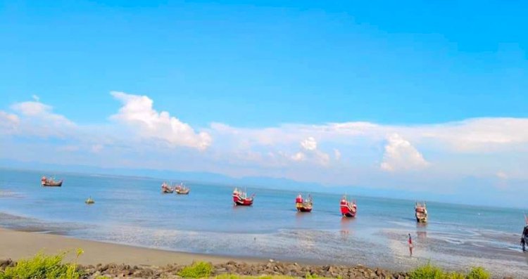 নাফ নদীর ওপারে মটার্শেলের বিকট বিস্ফোরণের শব্দে এপারের সীমান্তবাসীর ঘুম ভাঙ্গে