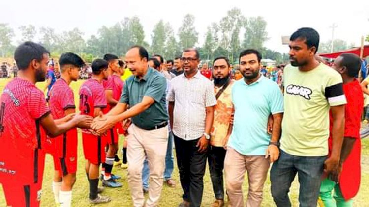গোবিন্দগঞ্জে সাবেক চেয়ারম্যান মরহুম আব্দুল লতিফ প্রধান স্মৃতি ফুটবল  টুর্নামেন্টের শুভ উদ্বোধন