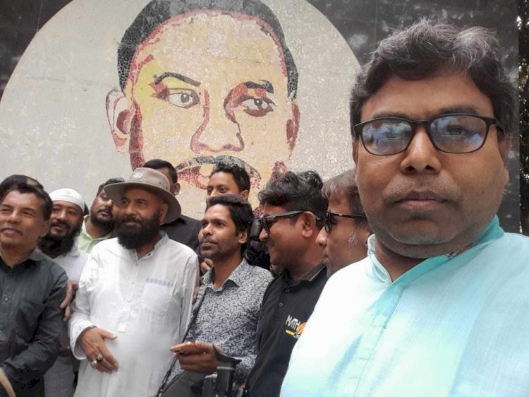 যুক্তরাজ্য বিএনপির সভাপতি এম এ মালেকের সাথে বিএনপি নেতা নাজমুল ইসলাম নয়নের সৌজন্য সাক্ষাৎ
