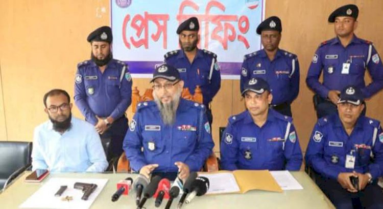 নড়াইলের লোহাগাড়া থানা পুলিশের অভিযানে অস্ত্র  গুলি ম্যাগাজিন ও বিদেশী পিস্তলসহ দুইজন গ্রেফতার
