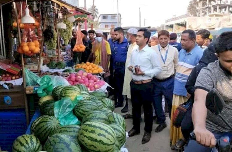 মনোহরদীতে ভ্রাম্যমাণ আদালতে দুইজন ব্যবসায়ীকে জরিমানা