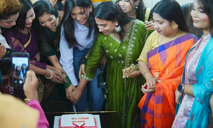 নওগাঁর মহাদেবপুরে কনার্স ড্রীম নামে একটি  বিশ্বমানের মেকওভার শুভ উদ্বোধন