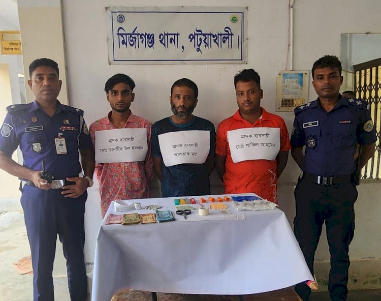 মির্জাগঞ্জে দুই বাহিনীর যৌথ অভিজানে আটক তিন