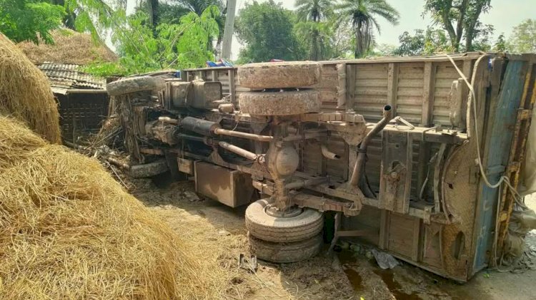নওগাঁর পত্নীতলায় সড়ক দুর্ঘটনায় একজন নিহত ও ৬ জন আহত