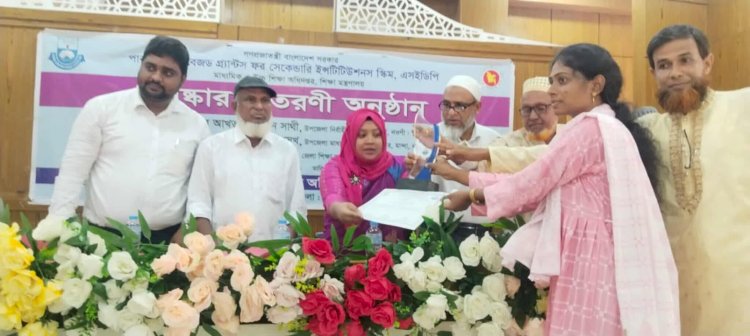 নওগাঁর মান্দায় পারফরমেন্স বেজড গ্র্যান্টস স্কিমের আওতায় পুরস্কার বিতরণ ও সংবর্ধনা অনুষ্ঠান অনুষ্ঠিত