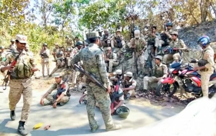 নাইক্ষ্যংছড়ি'র ঘুমধুম সীমান্তে মিয়ানমারের অভ্যন্তরে সংঘর্ষ থেমে থেমে গুলি, এপারে আতঙ্ক