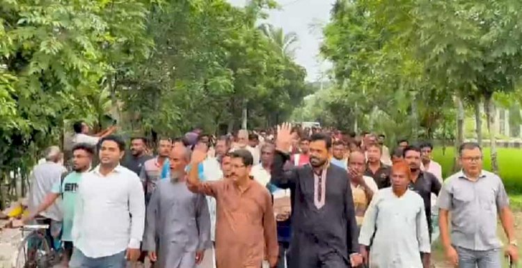 কেশবপুরে কেন্দ্রীয় বিএনপির সহধর্ম বিষয়ক সম্পাদক অপু'র লিফলেট বিতরণ