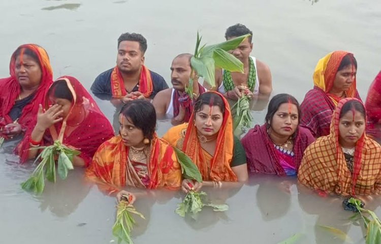 নওগাঁসহ সারাদেশে উৎসব মুখর পরিবেশে হিন্দু সম্প্রদায়ের সূর্য পূজা পালিত