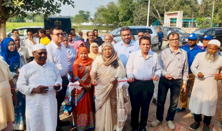 ফিতা কেটে আব্দুলপুর ইউনিয়ন পরিষদের সীমানা প্রাচীর ও গ্যারেজ এর উদ্বোধন!