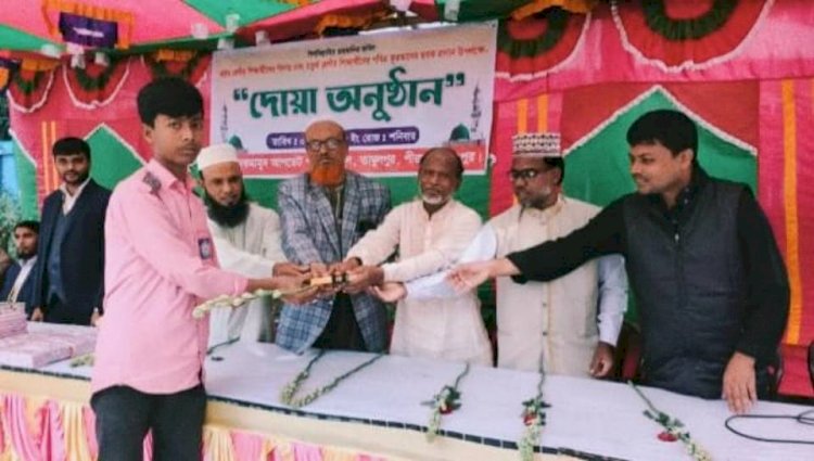 নেকমামুদ আপডেট পাবলিক স্কুলে অষ্টম শ্রেণীর বিদায় ও চতুর্থ শ্রেণীর শিক্ষার্থীদের কুরআনের ছবক প্রদান উপলক্ষে দোয়া অনুষ্ঠিত