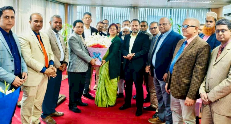 রাজশাহীতে রাকাবের প্রধান কার্যালয়ে নতুন উপ-ব্যবস্থাপনা পরিচালক ও মহাব্যবস্থাপককে ফুলেল শুভেচ্ছা