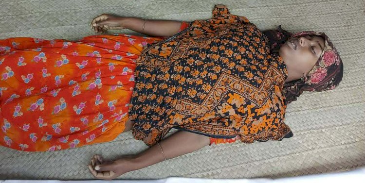 নওগাঁর মান্দা জেসমিন নামে এক  গৃহবধূকে পিটিয়ে হত্যার অভিযোগে স্বামীসহ শ্বশুর শ্বাশুড়ি আটক