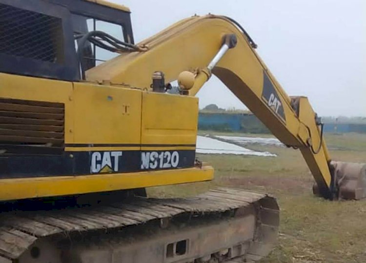 রাজশাহী দুর্গাপুরে প্রশাসনের নীরব আশীর্বাদে দুর্গাপুরে রাতভর অবৈধ পুকুর খননের তাণ্ডব