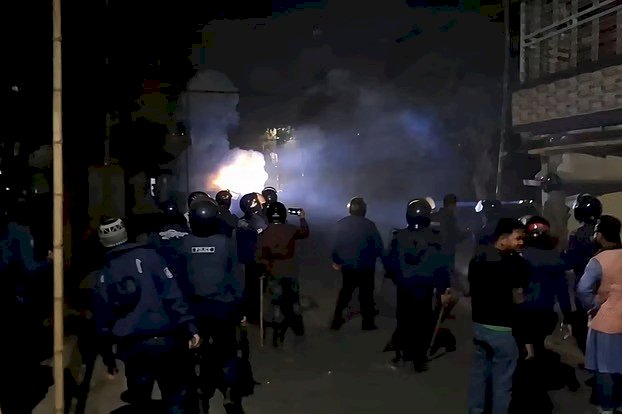 মাদারীপুরে কিশোরদের দুই পক্ষের সংঘর্ষ, প্রায় ৫০টি ককটেল বিস্ফোরণে শহরে আতঙ্ক