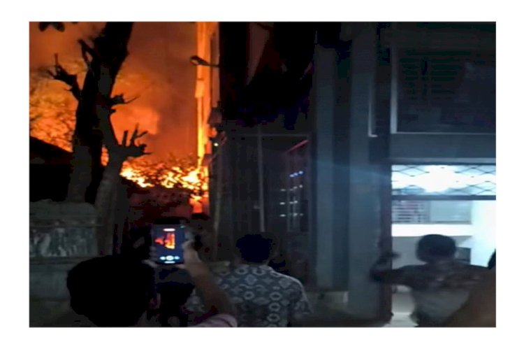 বুড়িচংয়ে ভয়াবহ অগ্নিকাণ্ডে ৬টি ঘর ও ২টি গোডাউন ভস্মীভূত, ক্ষতি প্রায় ১৫ লাখ টাকা