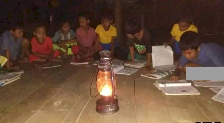 প্র'যু'ক্তির যুগে হারিয়ে যাওয়া গ্রামীণ সন্ধ্যার ঐতিহ্য!