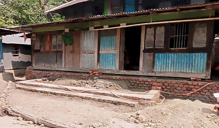 বিষয়: বসতঘরের সিঁড়ি নির্মানে বাধা, প্রাণনাশের হুমকি ও চিহ্নিত সন্ত্রাসীর দৌরাত্ম প্রসঙ্গে।