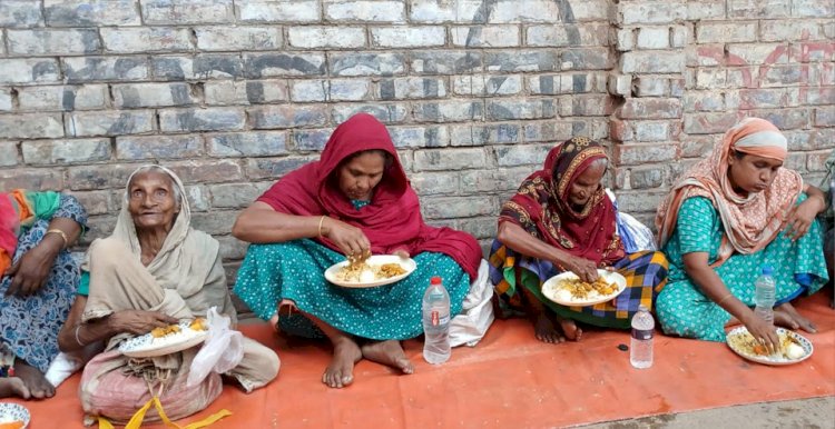 ১ টাকায় খাবার পেল অসহায় মানুষগুলো