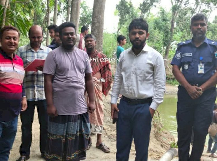 নওগাঁর মান্দায় ড্রেজার দিয়ে অবৈধ বালু উত্তোলনের অভিযোগে ৫০ হাজার টাকা জরিমানা