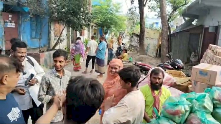কেশবপুরে সাবেক কাউন্সিলর বাবু'র  ঈদ সামগ্রী বিতরণ