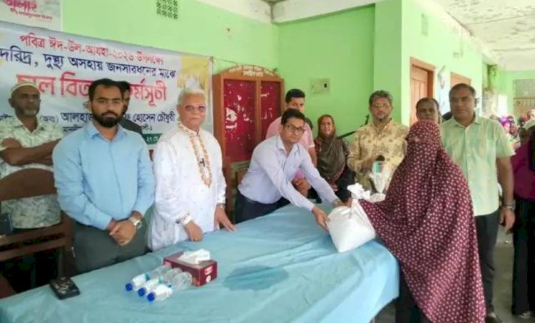 পটুয়াখালীর মির্জাগঞ্জে দরিদ্রদের মাঝে চাউল বিতরণে ০১ আসনের এমপি আলতাফ হোসেন চৌধুরী