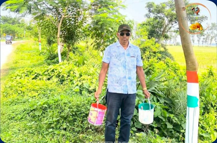 নওগাঁর মহাদেবপুর মাতাজি বদলগাছী রাস্তার ধারে ভারতীয় পতাকা রং ক-রার ব্যাপক আলোচনা ও সমালোচনার সৃষ্টি