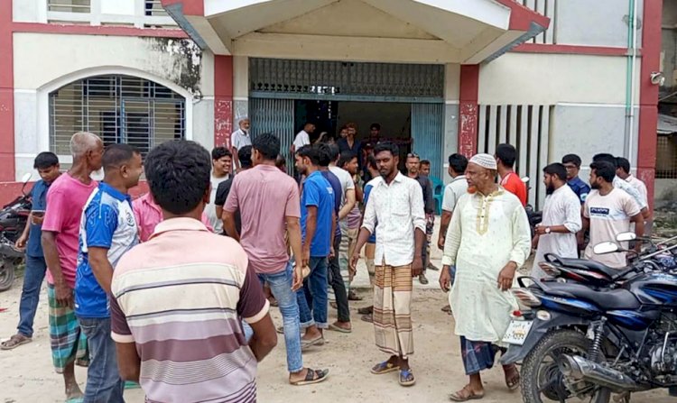 নওগাঁর মান্দায় নারী শিক্ষককে কুপ্রস্তাব ও হেনস্তার অভিযোগ সহকারী শিক্ষক জিয়ার বিরুদ্ধে