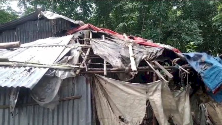 দুই হাঁটুতে পানি জমে ১০-১২ বছর, মানবেতর জীবনযাপন করছেন তিন সন্তানের জনক রাসেল ফকির