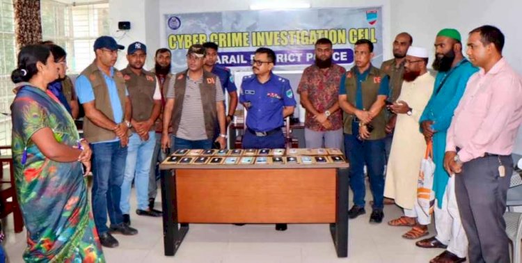নড়াইলে হারিয়ে যাওয়া মোবাইল ও নগদ টাকা উদ্ধার হস্তান্তর করেন এসপি আল মামুন শিকদার